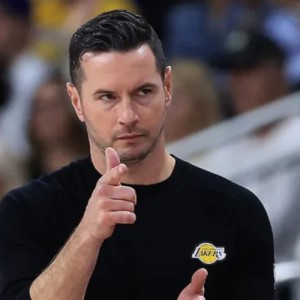 电竞直播-湖人防守没救了！资源不够，雷迪克无体系支撑，对手疯狂点东契奇|马库斯-斯玛特|八村塁|夏洛特黄蜂队|洛杉矶湖人队|JJ-雷迪克_新浪体育_新浪新闻